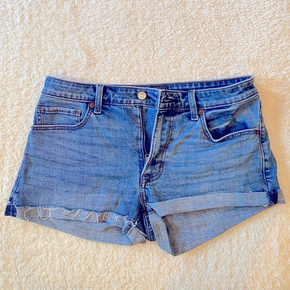 Abercrombie & Fitch Low Rise Denim Shorts Women’s Size 28